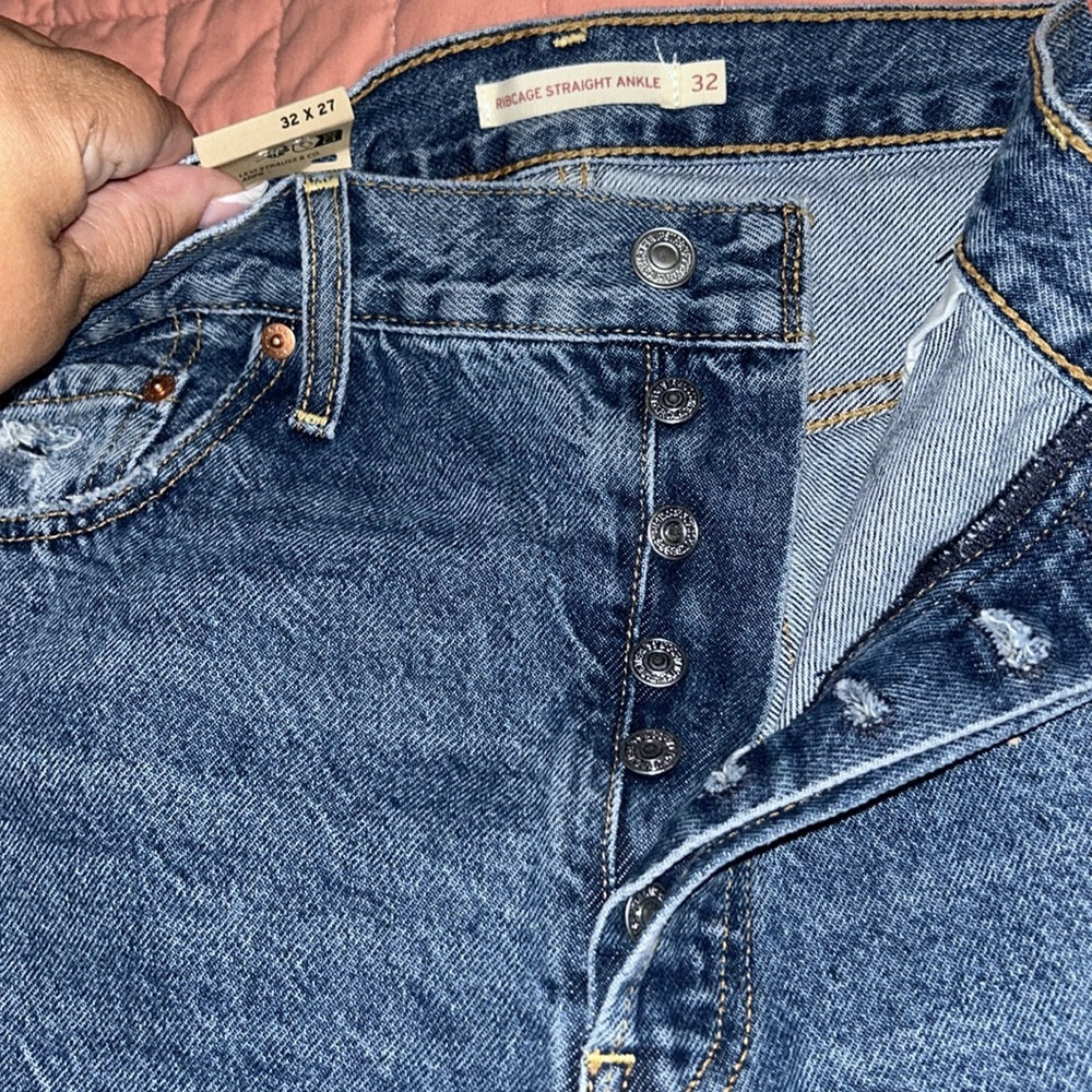 Levi’s NWT! Ribcage Ankle size 32x27